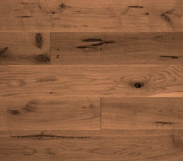 Z bliska widok na rustykalną drewnianą podłogę.
