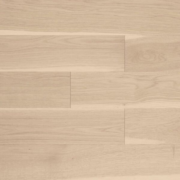 Zbliżenie na białą drewnianą podłogę z wzorem Dąb Arno.